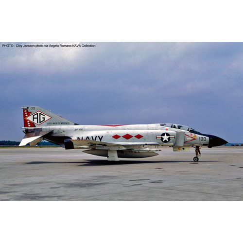 BH00879 1/72 F-4J Phantom II VF-102 Diamondbacks