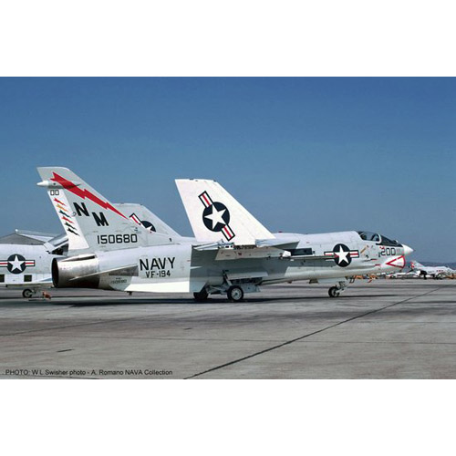 BH09868 1/48 F-8J Crusader &#039;VF-194 Red Lightnings&#039;